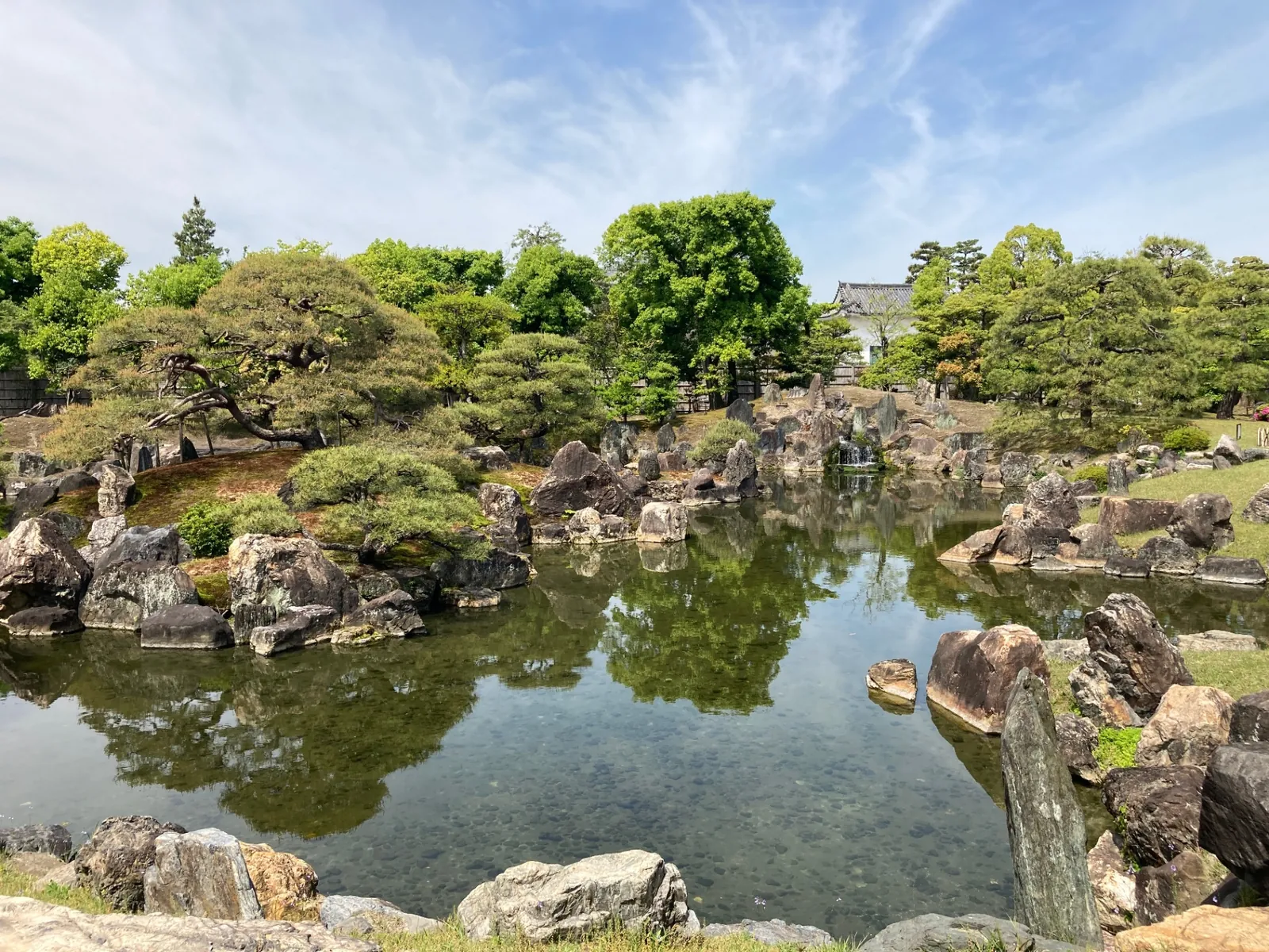 Ninomaru garden pond and stone arrangements at Nijō Castle in Kyoto