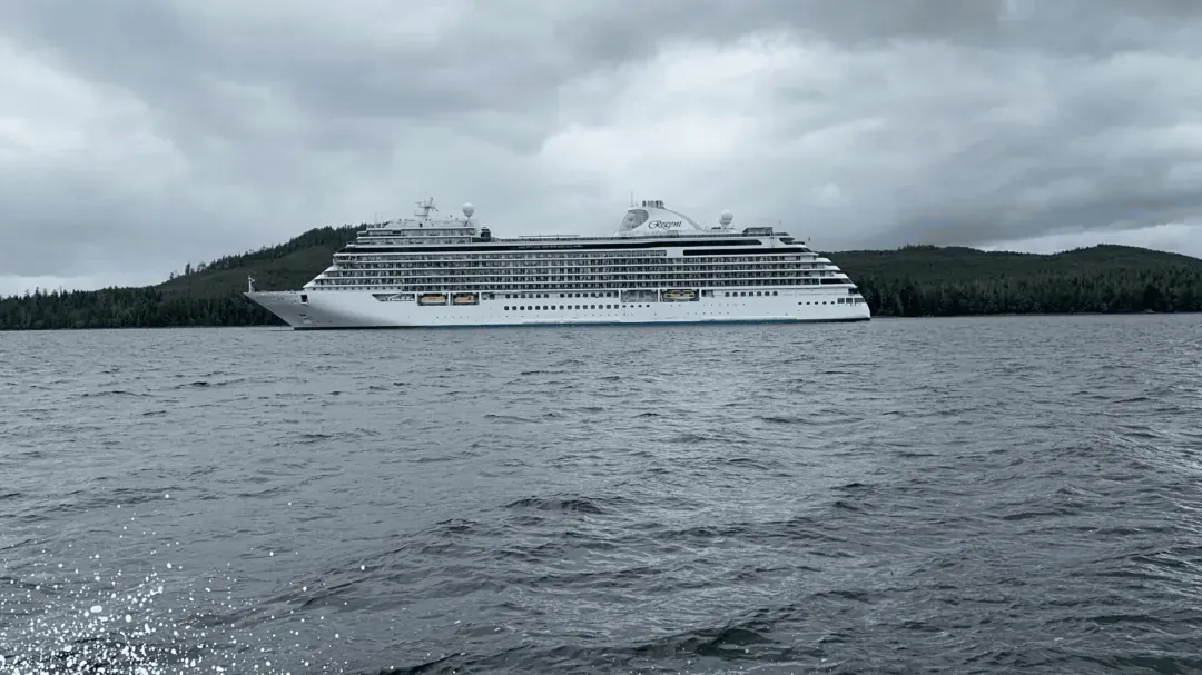 Regent Seven Seas suite